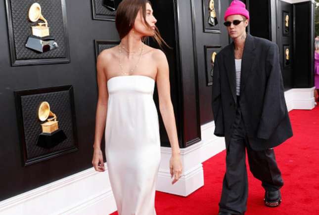Justin Bieber, cea mai neinspirată ținută de la gala premiilor Grammy