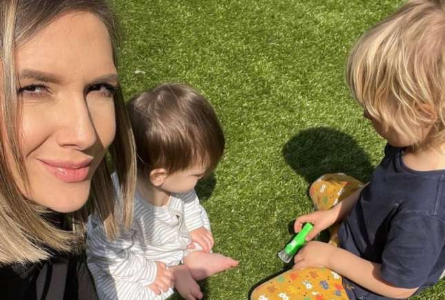 Ce tactică inedită aplică Adela Popescu copiilor ei, pentru a le limita timpul petrecut la televizor