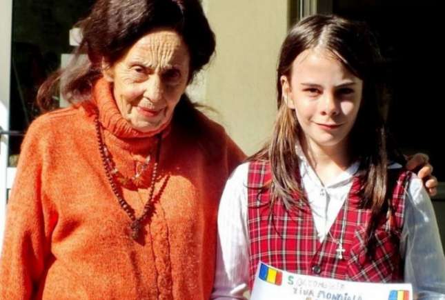 Cum arată azi fata Adrianei Iliescu, românca devenită mamă la 67 de ani. Eliza e șefă de promoție și vrea să facă două facultăți