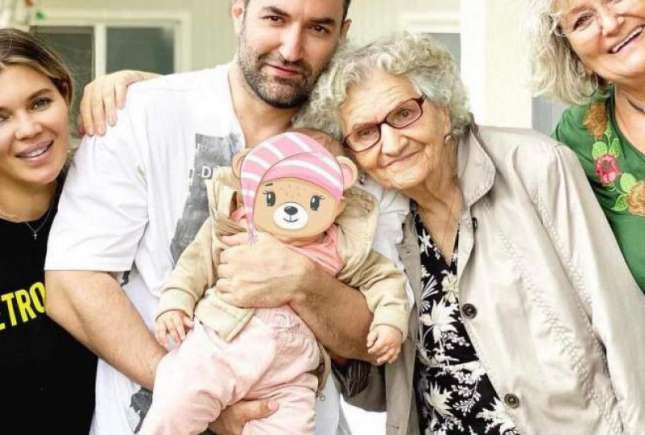 Smiley, imagine emoționantă alături de cele mai importante femei din viața lui. Ce mesaj a postat cântărețul de 8 martie: „Voi sunteți…”