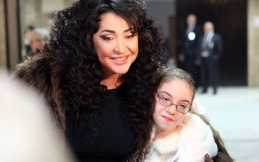 Povestea Lolitei şi a fiicei sale care suferă de autism