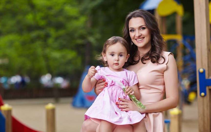 Sorina Obreja scrie poezii împreună cu fiica sa
