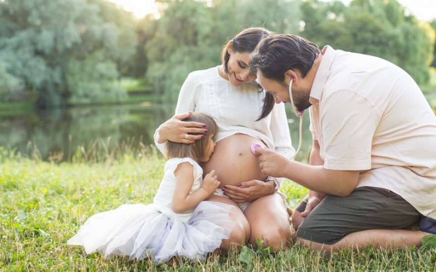 Prezentatoarea Lilu într-un proiect foto inedit alături de familie