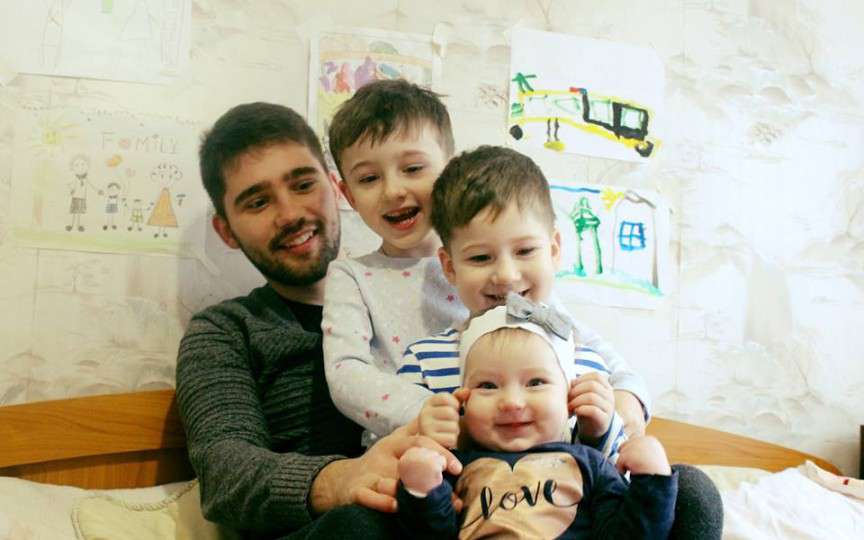 Bărbații despre sarcină și naștere. Ion Andronache: Nu le impuneți copiilor roluri separate pentru băieți și pentru fete!