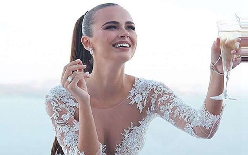 Oficial, Xenia Deli așteaptă un copil