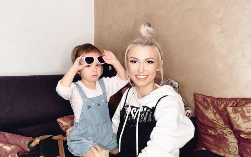 Andreea Bălan, despre cum se simte în ultimul trimestru de sarcină și cât de radicală va fi în educația fetițelor sale