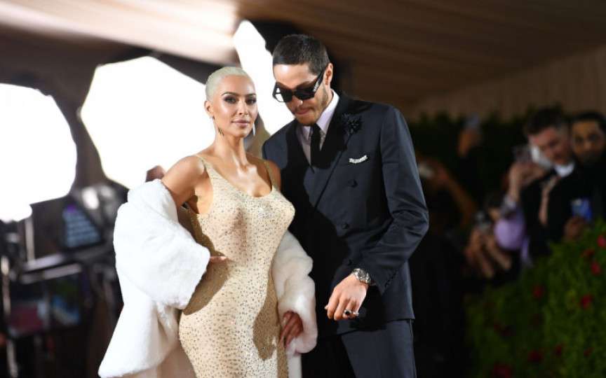 Kim Kardashian, criticată dur pentru felul în care a slăbit ca să încapă în rochia lui Marilyn Monroe. Cât a dat jos în trei săptămâni