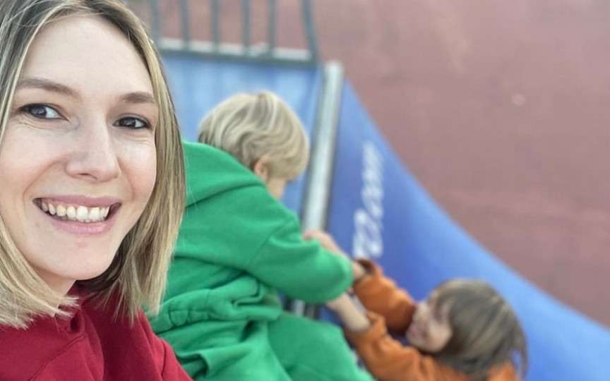 Adela Popescu, despre cât de important este ca cei mici să-și petreacă vacanțele la țară, la bunici