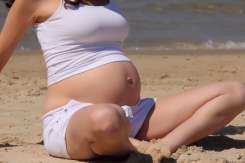 La ce pericole sunt expuse gravidele vara, la mare