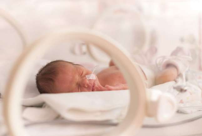 Restricția de creștere intrauterină: cauze, riscuri și soluții medicale pentru o sarcină sănătoasă