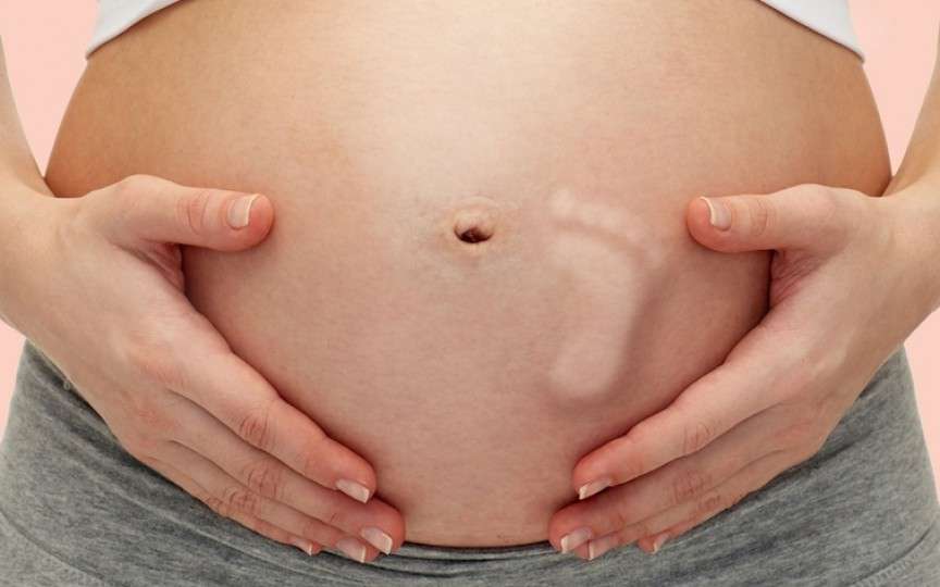 Când începi a simți mișcările bebelușului și care este orarul acestora