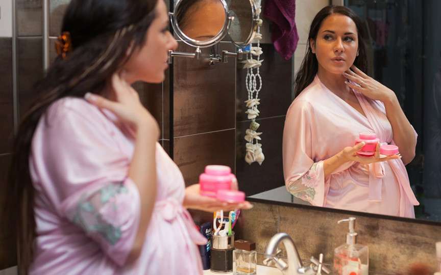 Produse cosmetice periculoase în sarcină: ce să eviți pentru sănătatea fătului
