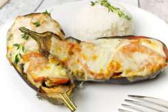Vinete umplute cu ciuperci, roșii și mozzarella