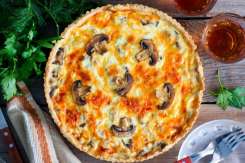 Tartă delicioasă de pui cu ciuperci