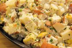 Salată de cartofi dietetică ușoară și delicioasă
