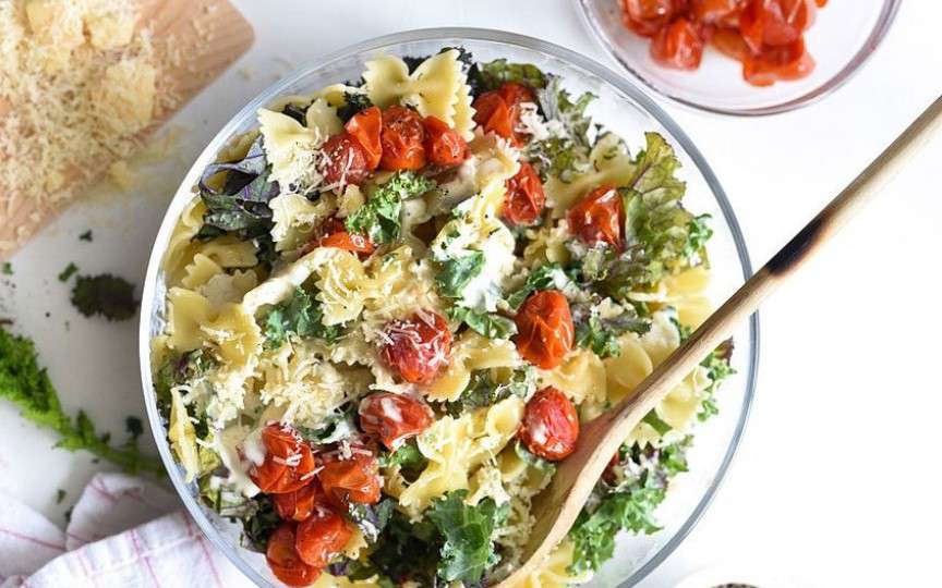 Paste cu salată Caesar