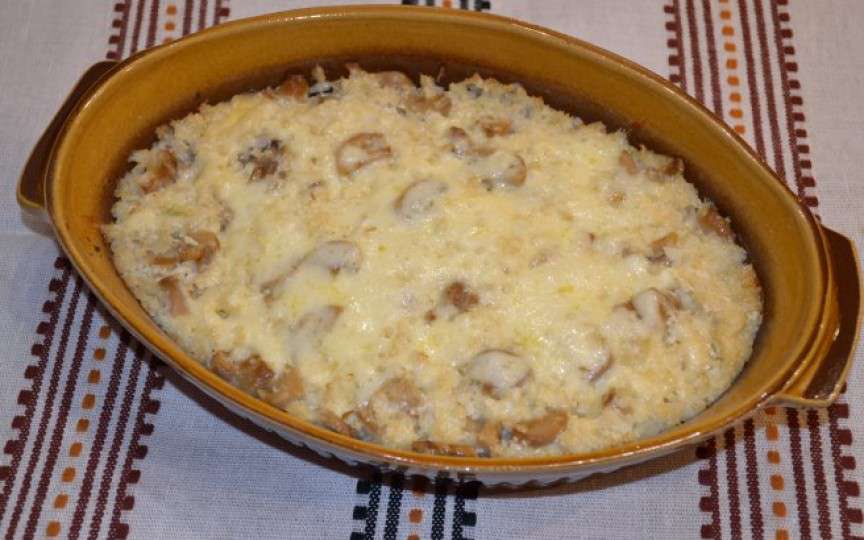 Conopidă cu ciuperci la cuptor