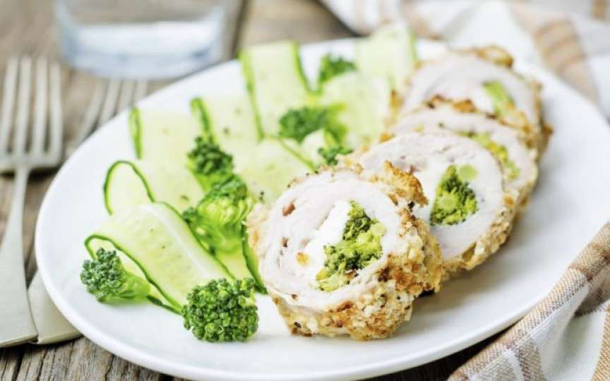 Rețetă de cină sănătoasă și gustoasă – piept de pui umplut cu broccoli