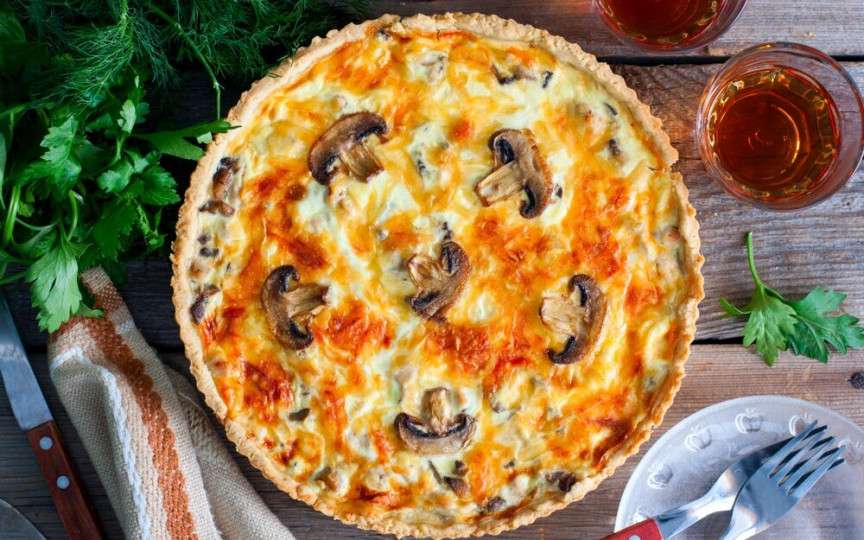 Tartă delicioasă de pui cu ciuperci