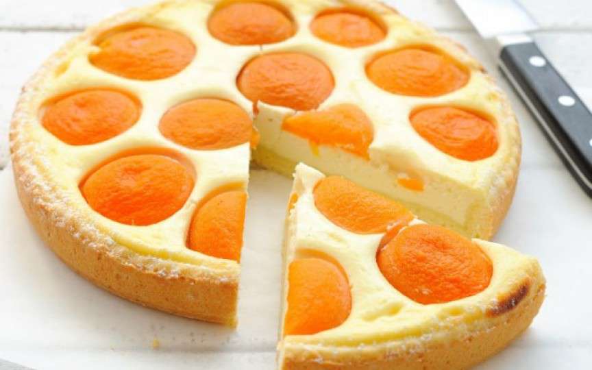 Cel mai delicios cheesecake cu caise, ușor de preparat