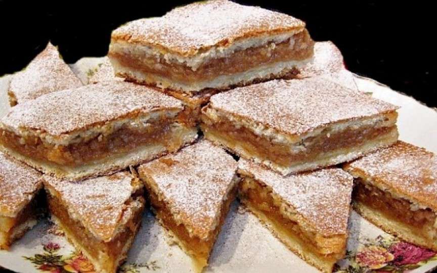 Prăjitură cu mere după rețeta bunicii