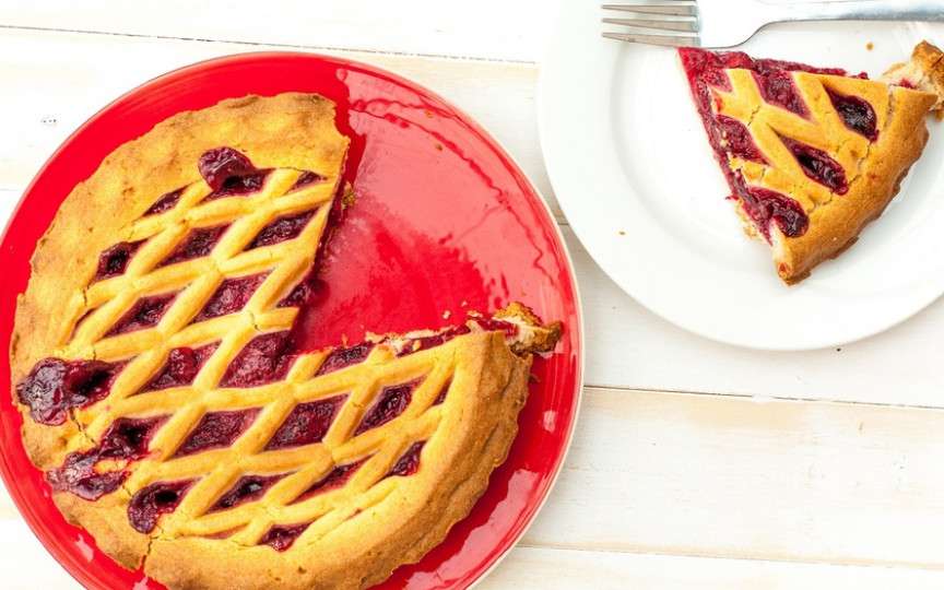 Plăcinta cu vișine: un desert sănătos, vegan, fără gluten și perfect pentru cei mici