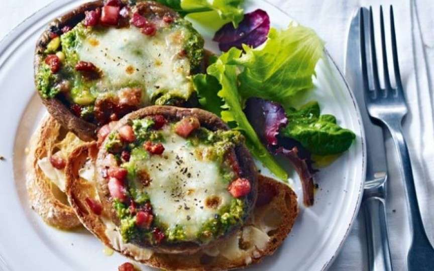 Ciuperci umplute cu şuncă şi mozzarella