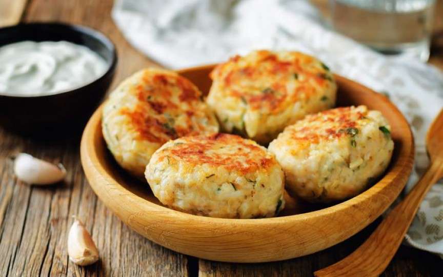 Ideale pentru pici: Chifteluțe de pui cu măr