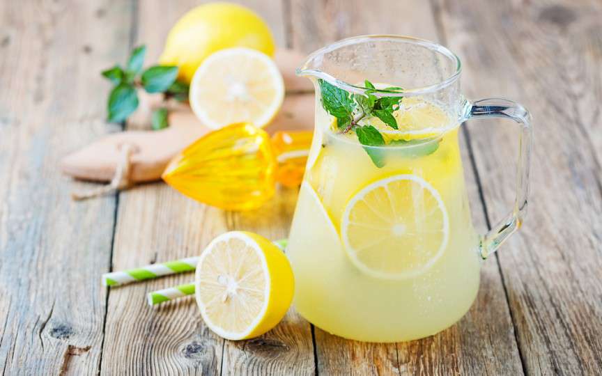 O rețetă de limonadă antiinflamatoare pentru durerile menstruale