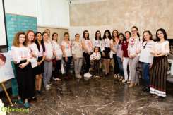 Zeci de mămici îmbrăcate în ii, medici buni și teme interesante au dat culoare Șezătorii Mamelor