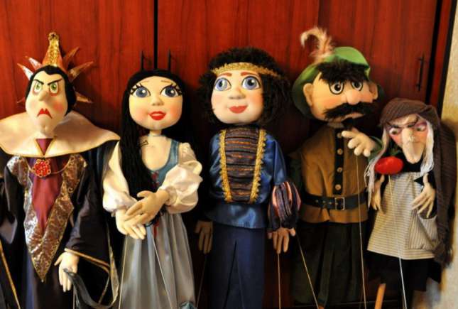 Mergeți cu cei mici la teatru! Iată repertoriul spectacolelor din luna martie
