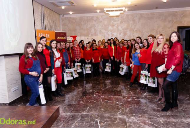 Record de graviduțe îmbrăcate în roșu