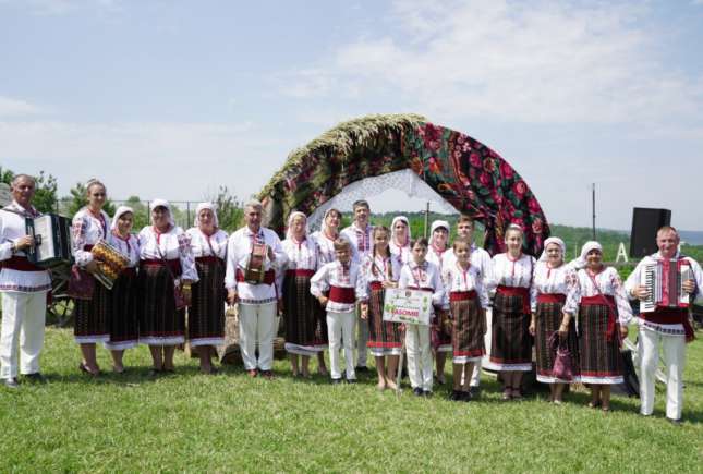 Dansuri, muzică și voie bună, iată cum a fost prima zi a Festivalului Familiei și Tradițiilor Populare