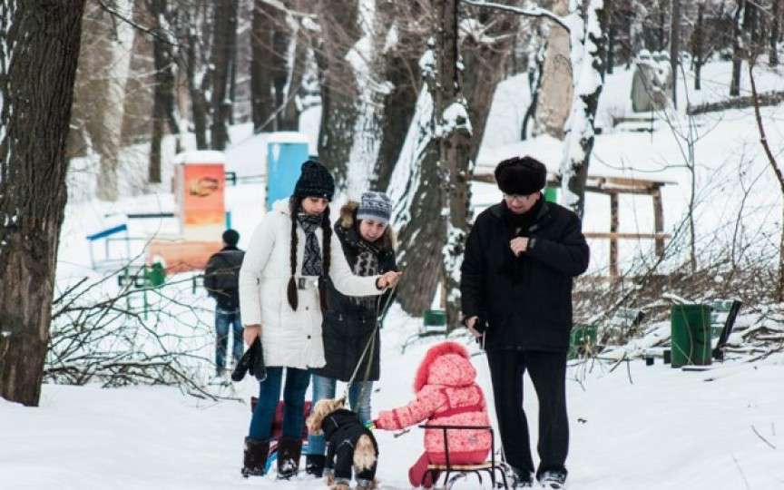 Ciocolată fierbinte, vată dulce și baloanele gratuite pentru toți vizitatorii Parcului Valea Trandafirilor