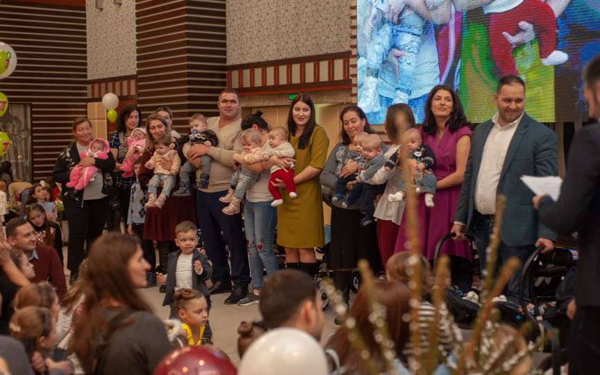 De sărbători am reușit să facem mai fericite 7 familii cu tripleți din țară