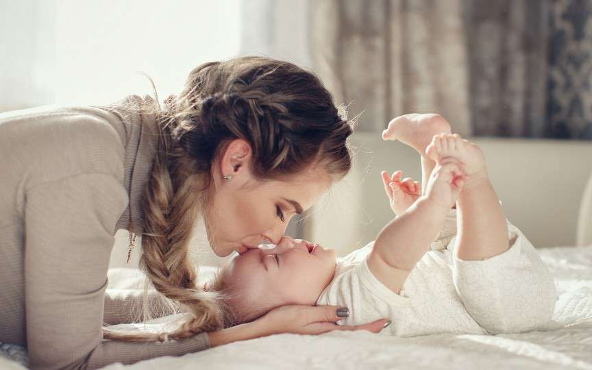 Medic neonatolog despre temerile unei mămici tinere care crește primul copil