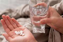 Provocarea Paracetamol de pe TikTok: Ce riscuri ascunde și de ce medicii trag un semnal de alarmă