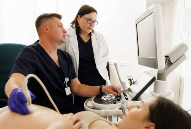 Amniocenteza, test prenatal efectuat acum și la Medpark