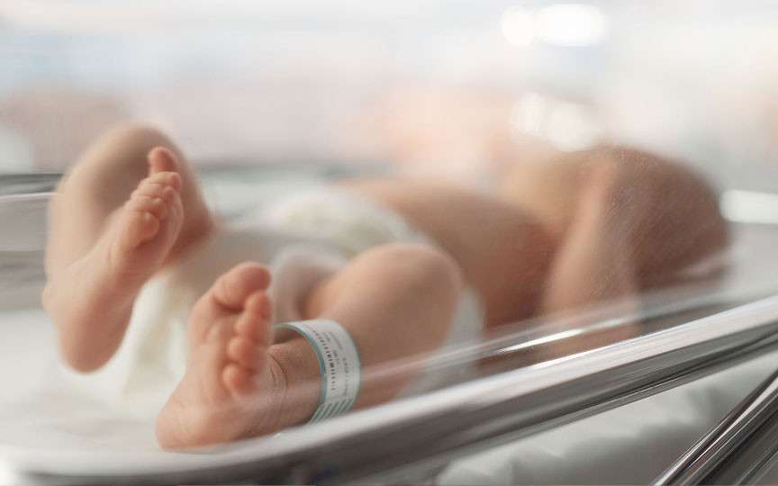 Minunea unui bebeluș născut cu 500 de grame: după 400 de zile în spital, merge acasă