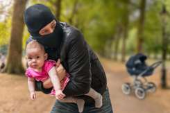 5 tipuri de fotografii cu copilul tău, pe care să nu le mai postezi niciodată