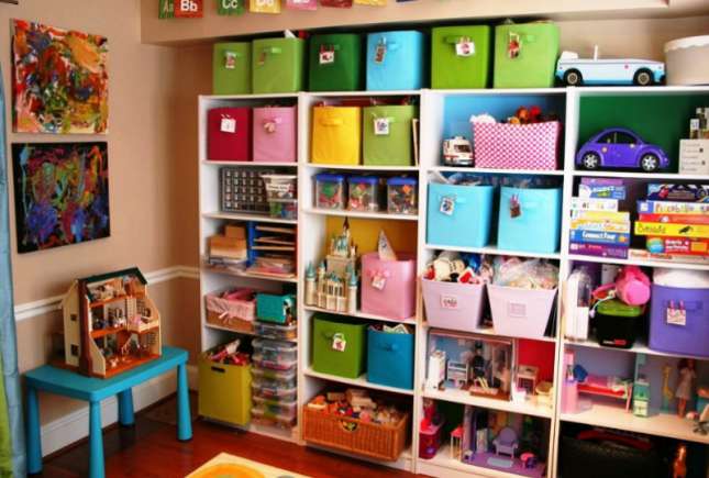 6 sfaturi practice cum vă puteți învăța copilul să-și facă ordine în jucării