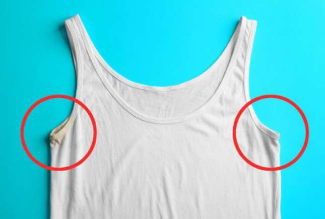7 soluţii naturale pentru scoaterea petelor de deodorant de pe haine