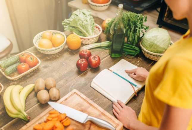 5 pași simpli prin care să îți schimbi obiceiurile alimentare