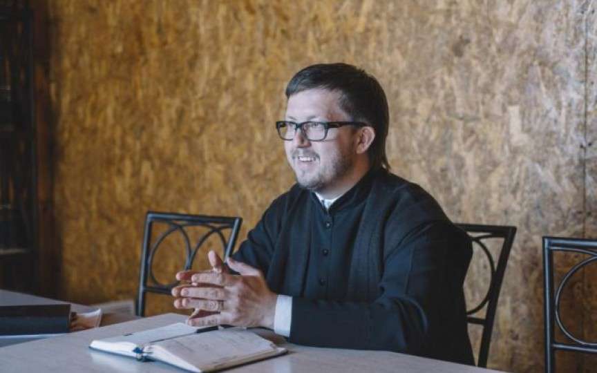 Preotul Maxim Melinti anunță volumul doi de sfaturi pentru femeile creștine. Iată unde puteți citi primul volum!