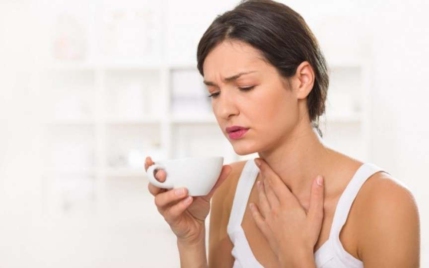 Remedii naturale contra durerilor de gât, printre care usturoiul şi ghimbirul