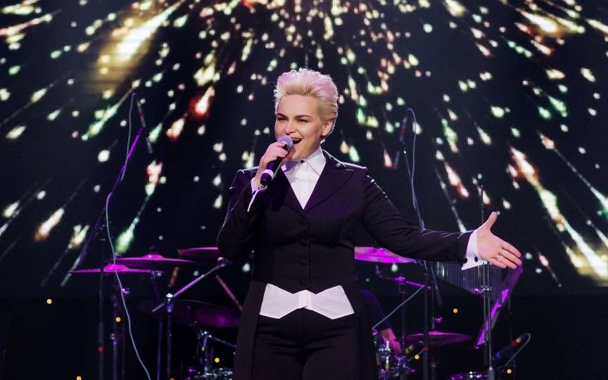 Interpreta Cristina Scarlat este astăzi omagiată și a pregătit un spectacol inedit pentru admiratorii săi