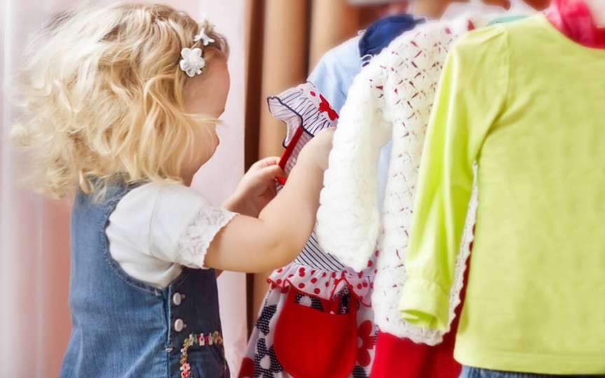 Lăsați copiii mici să-și aleagă singuri hainele. Iată de ce
