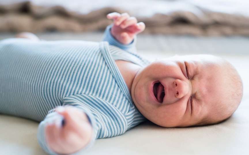 Torticolis (gât înțepenit) la bebeluși. Cauze, simptome și tratament
