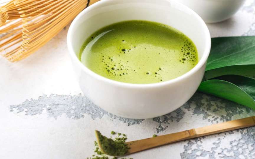 Ceaiul de matcha poate atenua simptomele anxietății. Care sunt beneficiile acestei băuturi