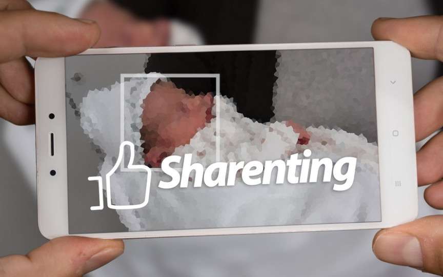 Postezi fotografii pe internet cu copilul tău? Iată 4 reguli de care ar trebui să ții cont